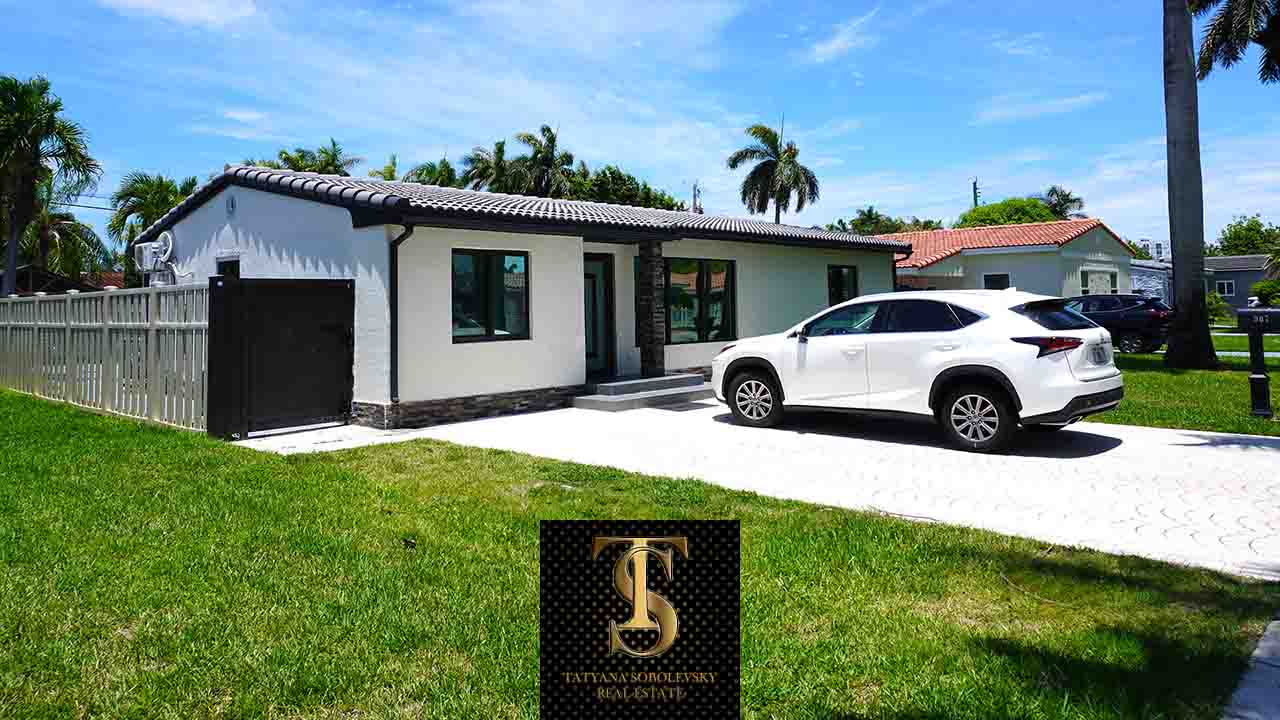 Front exterior with two open parking spots – house for rent in Hallandale